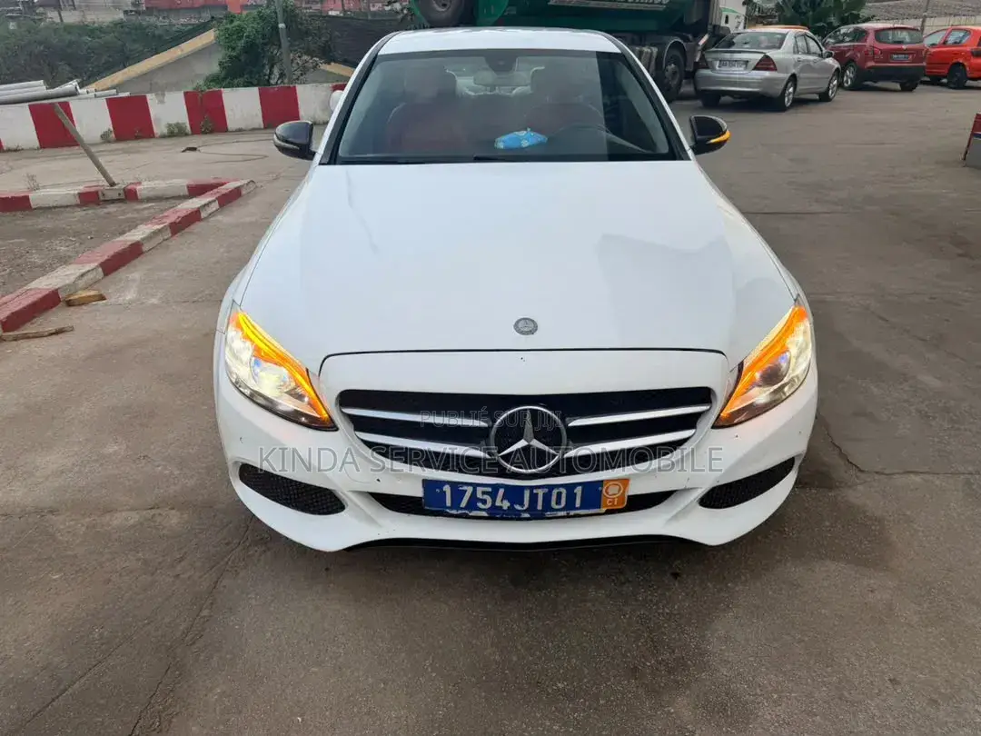 Mercedes-Benz C300 2016 Blanc cassé