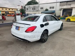 Mercedes-Benz C300 2016 Blanc cassé