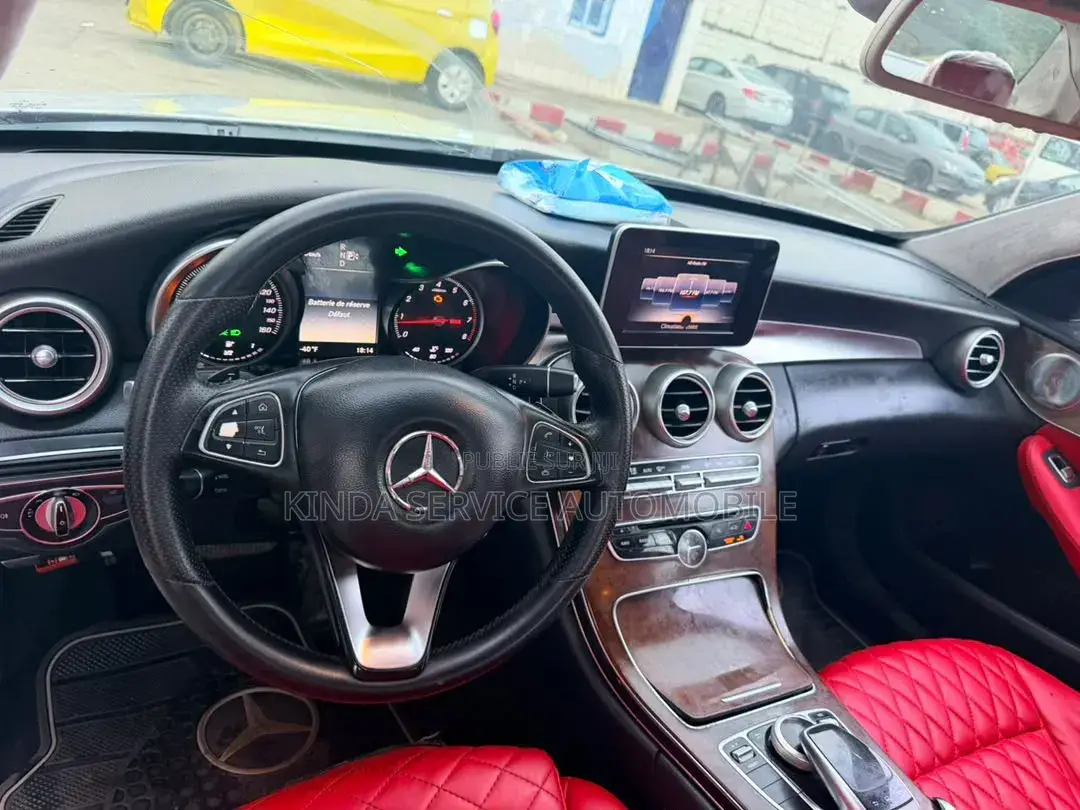 Mercedes-Benz C300 2016 Blanc cassé