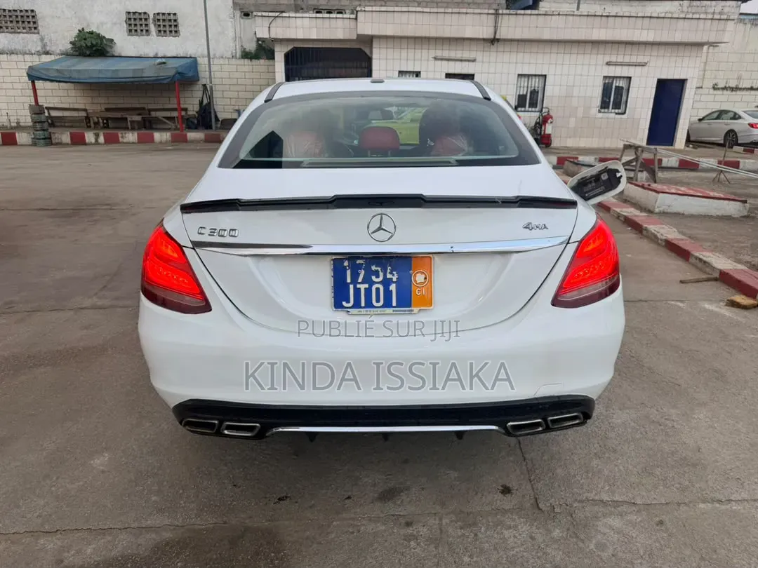 Mercedes-Benz C300 2016 Blanc cassé
