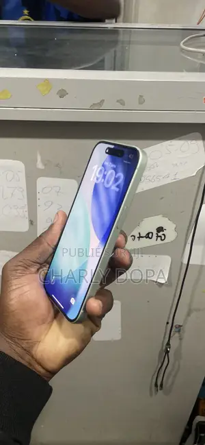 Apple iPhone 15 128 GB Vert