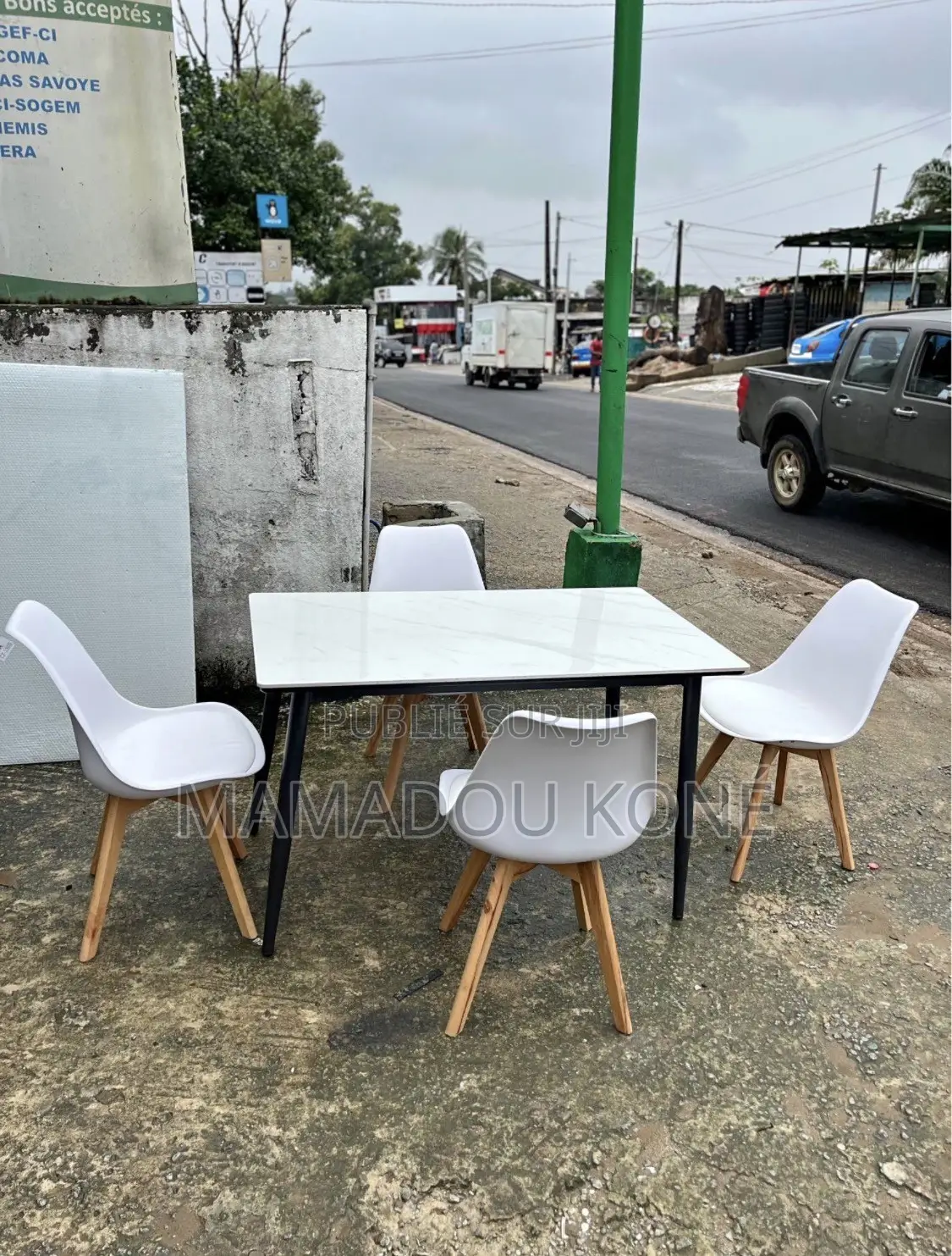 Table À Manger Plus 04 Chaises