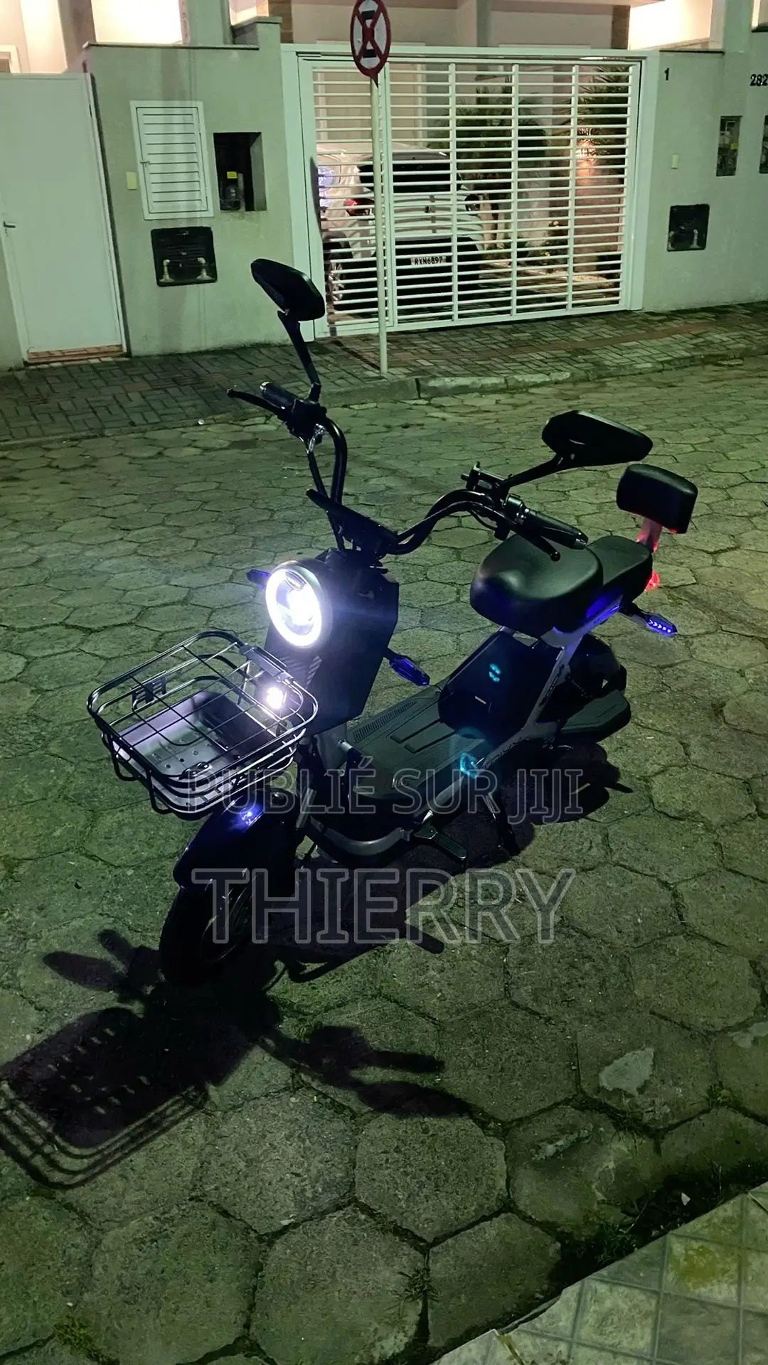 Nouveau TVS Apache 180 RTR 2022 Beige