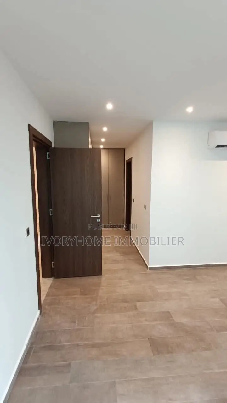 4chbre Appartement-terrasse dans Marcory à Louer