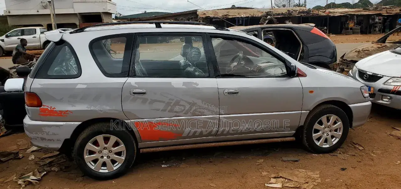 Toyota Picnic 2000 Gris