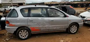 Toyota Picnic 2000 Gris
