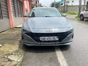 Hyundai Elantra 2022 Gris