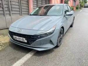 Hyundai Elantra 2022 Gris
