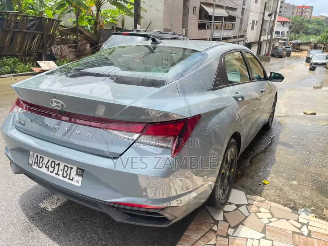 Hyundai Elantra 2022 Gris