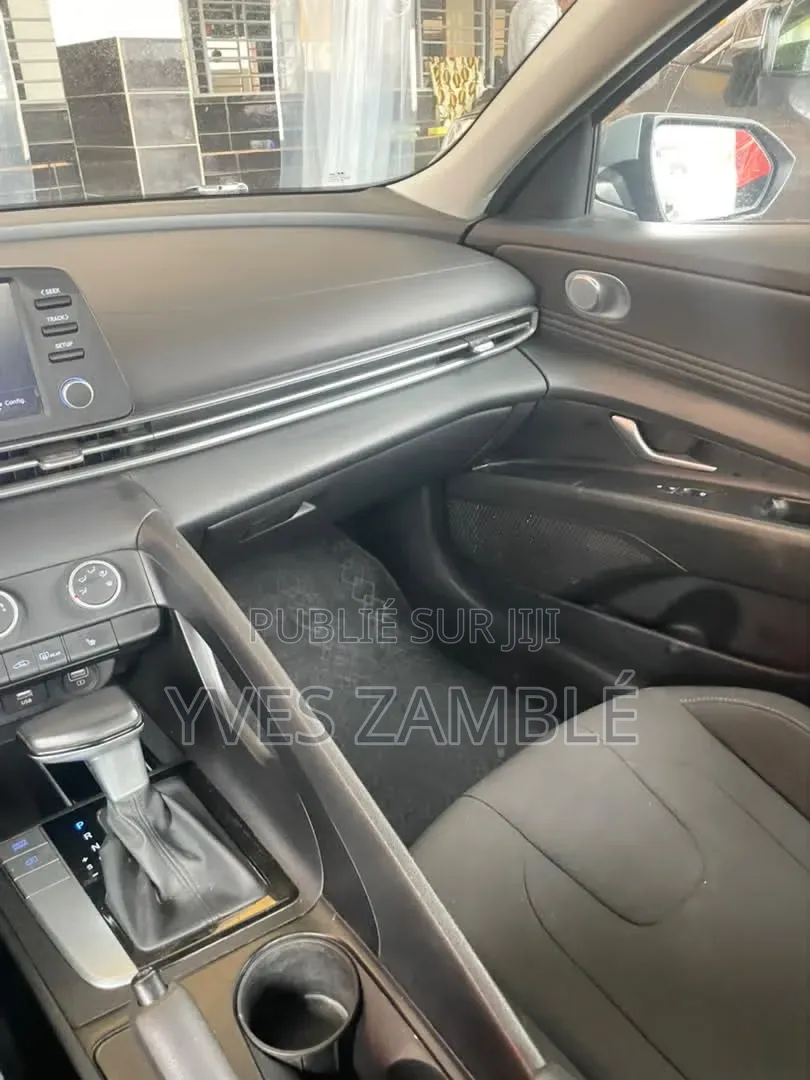 Hyundai Elantra 2022 Gris