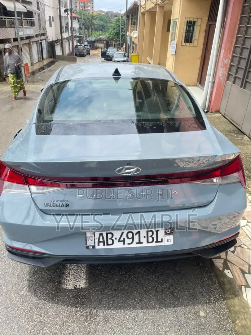 Hyundai Elantra 2022 Gris