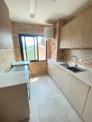 1chbre Appartement dans Cocody à Louer