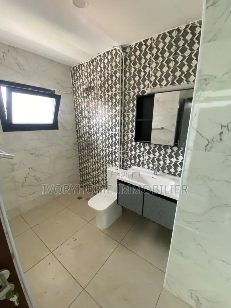 1chbre Appartement dans Cocody à Louer