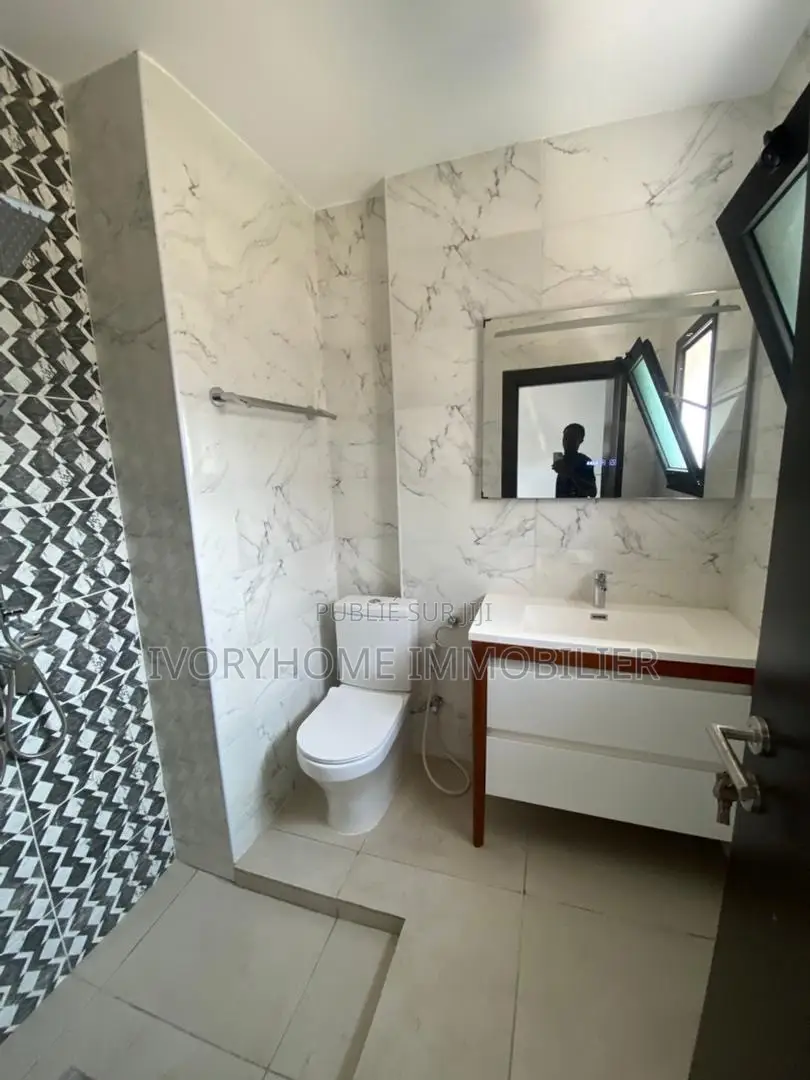 2chbre Appartement dans Cocody à Louer