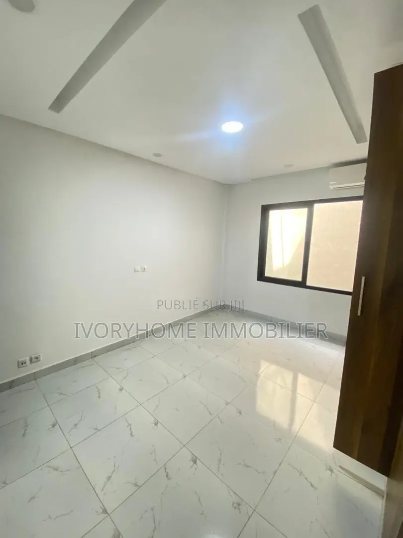 3chbre Appartement dans Cocody à Louer