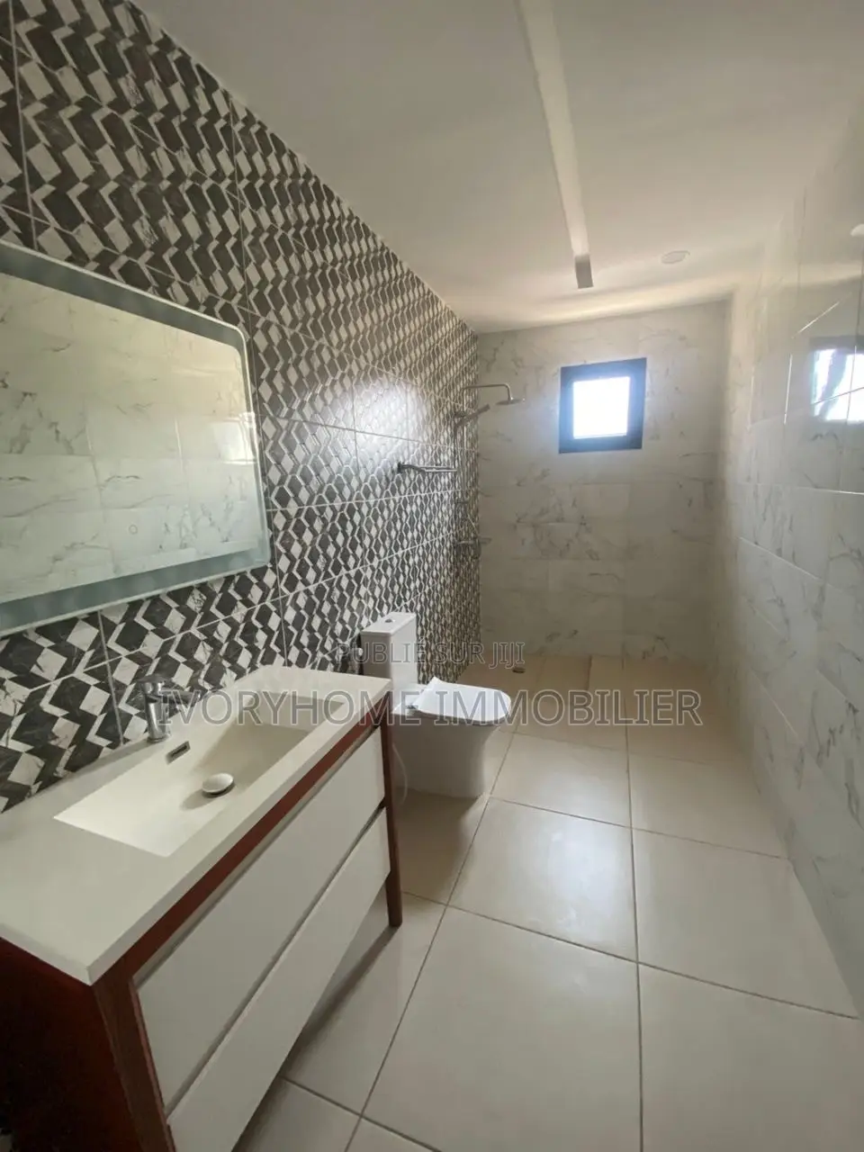 3chbre Appartement dans Cocody à Louer