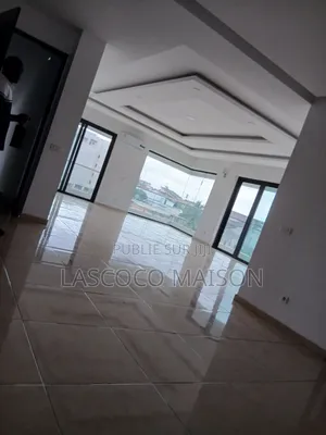 3chbre Appartement dans Lascoco Maison, Cocody à Louer