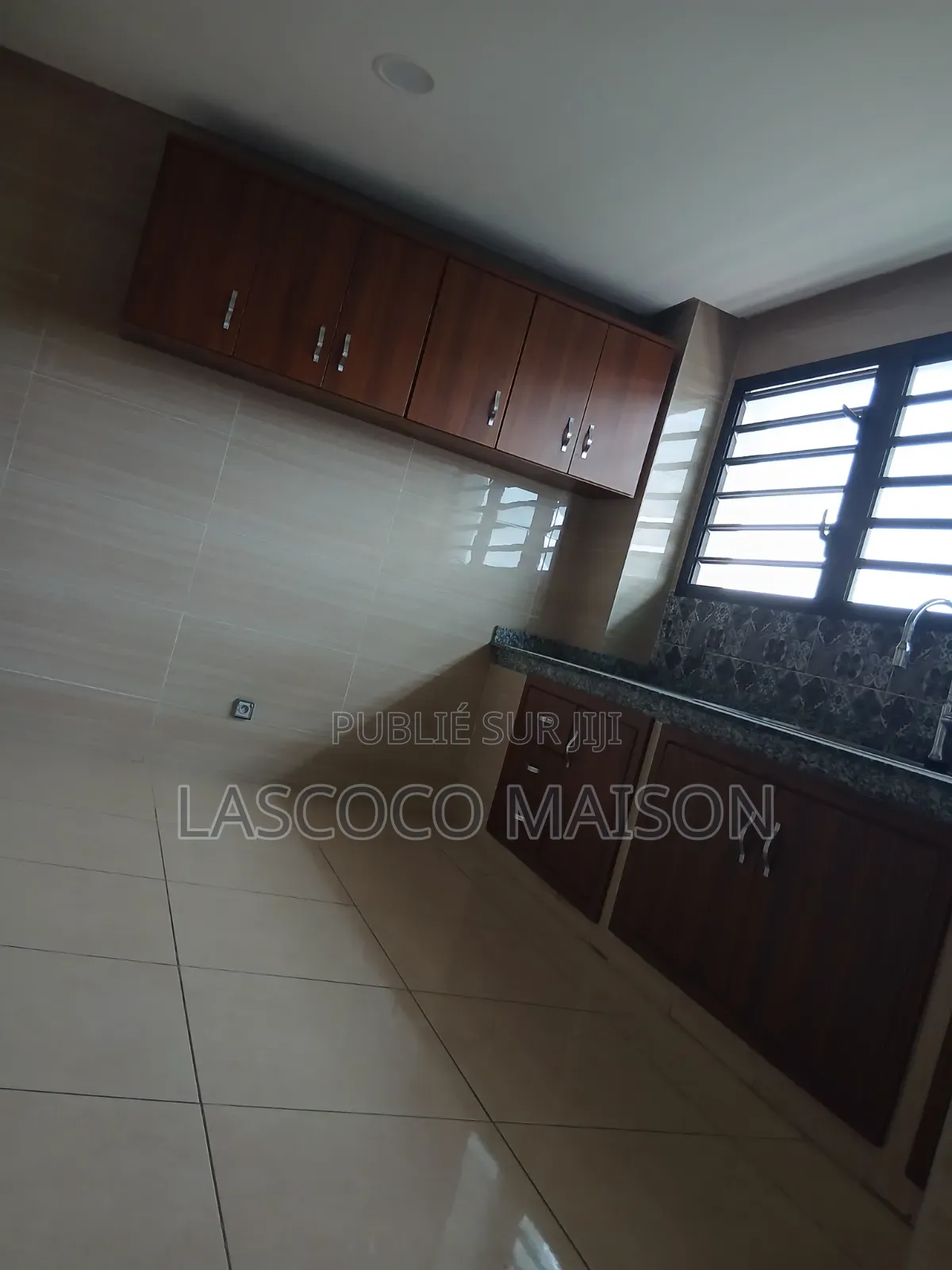 3chbre Appartement dans Lascoco Maison, Cocody à Louer