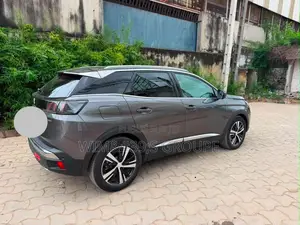Nouveau Peugeot 3008 2024 Gris