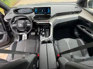 Nouveau Peugeot 3008 2024 Gris