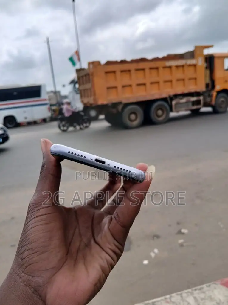 Nouveau Apple iPhone 11 64 GB Violet