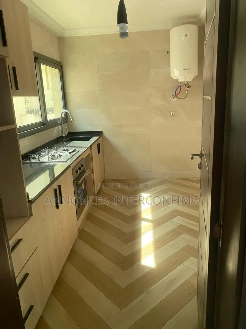 2chbre Appartement dans Interconfimo Sarl, Cocody à Louer