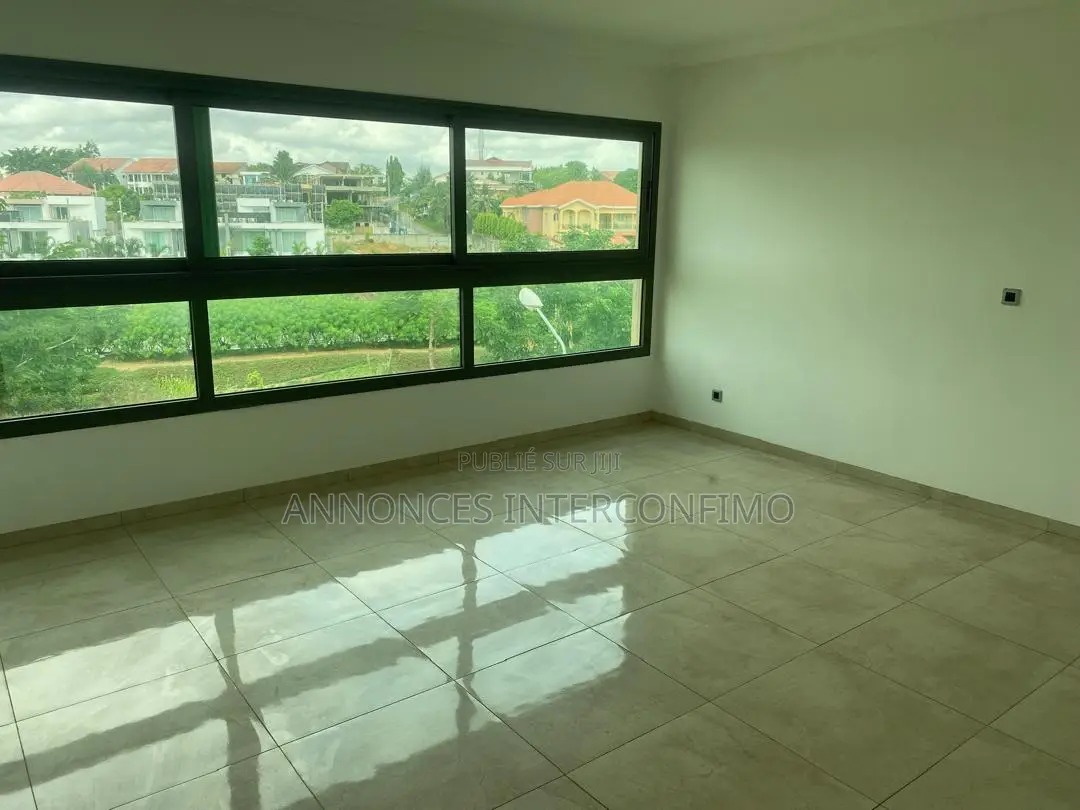 2chbre Appartement dans Interconfimo Sarl, Cocody à Louer