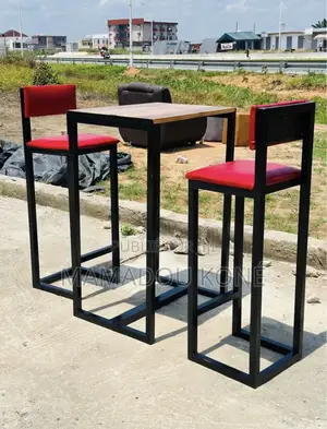 Chaise Et Table Disponible