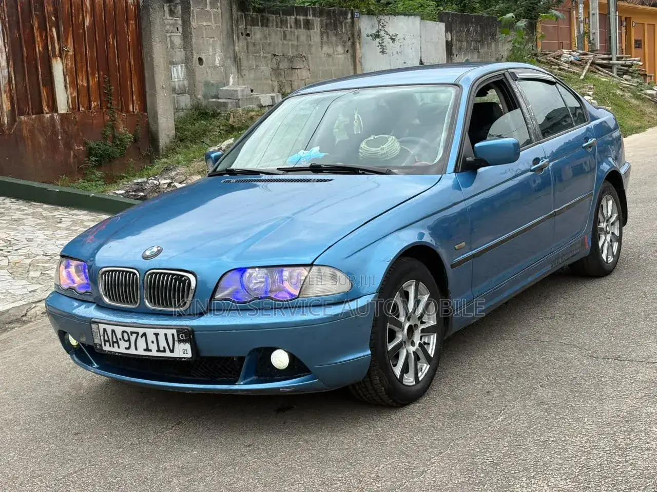 BMW 318i 2002 Bleu