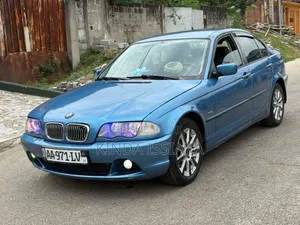 BMW 318i 2002 Bleu