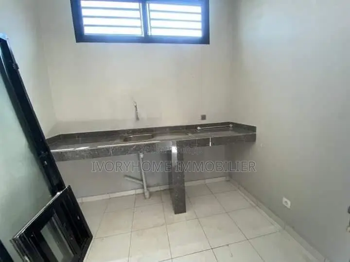 4chbre Duplex dans Cocody à Louer