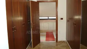 10chbre Villa dans Deux Plateaux à Vendre