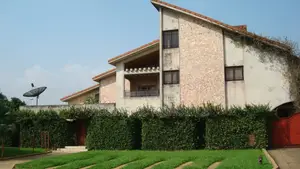 10chbre Villa dans Deux Plateaux à Vendre