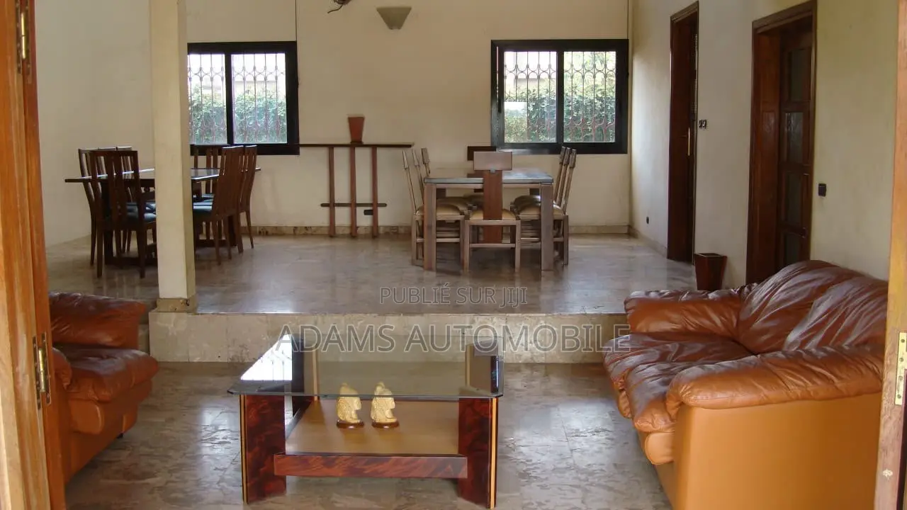 10chbre Villa dans Deux Plateaux à Vendre