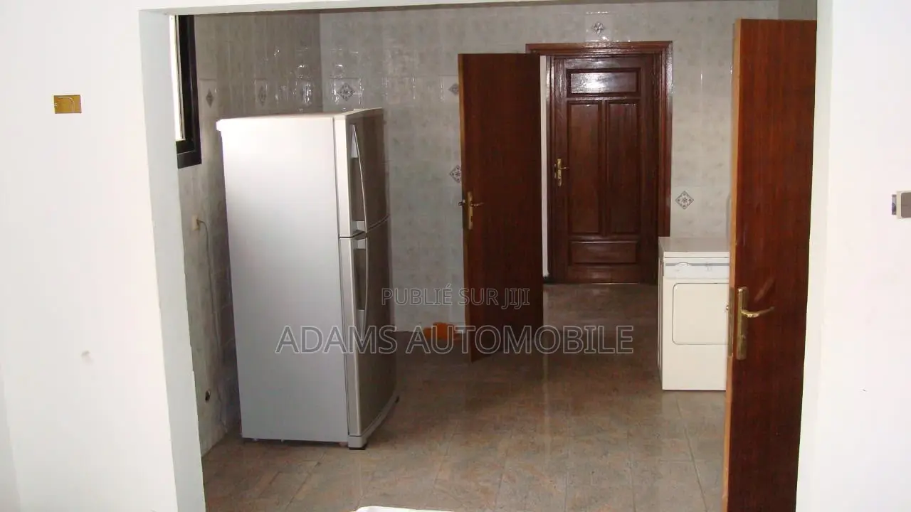 10chbre Villa dans Deux Plateaux à Vendre