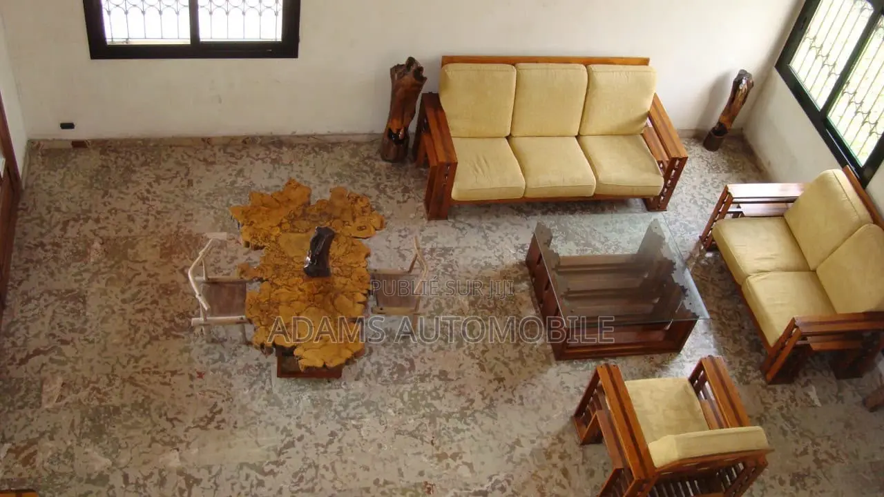 10chbre Villa dans Deux Plateaux à Vendre