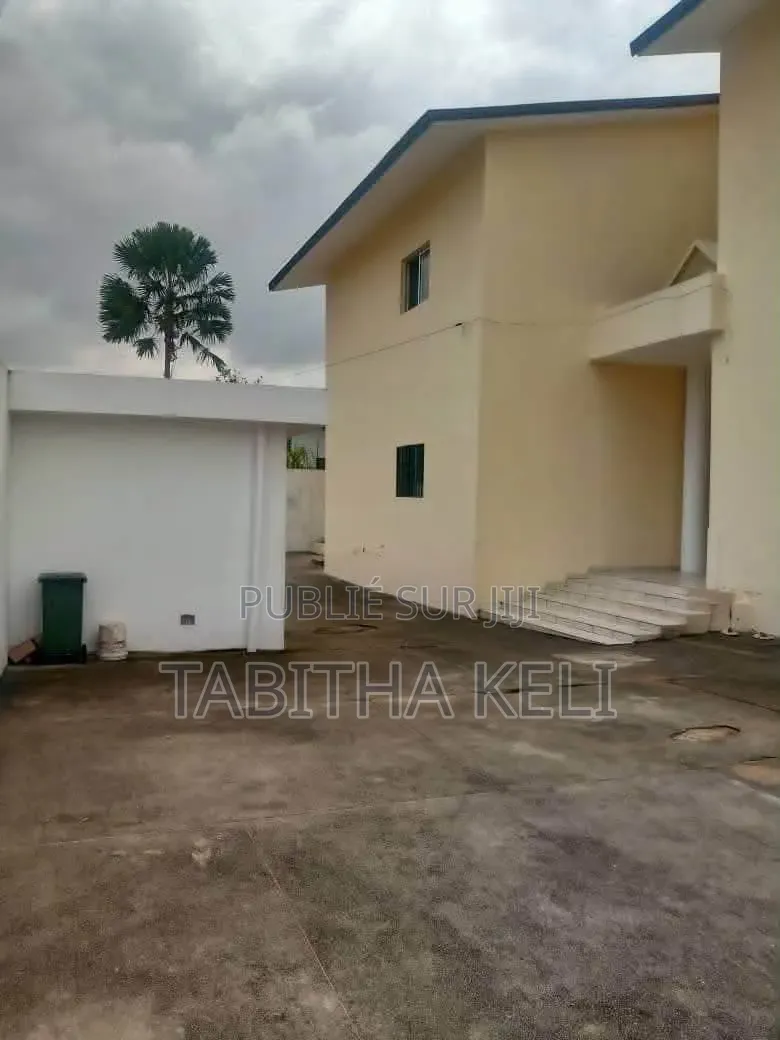 14chbre Duplex dans Francis Gweh, Cocody à Louer