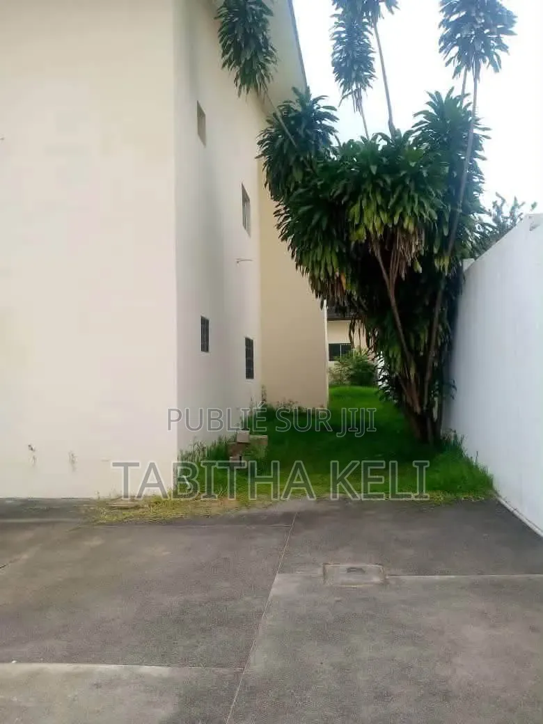 14chbre Duplex dans Francis Gweh, Cocody à Louer