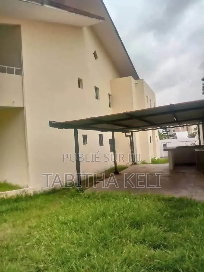 14chbre Duplex dans Francis Gweh, Cocody à Louer