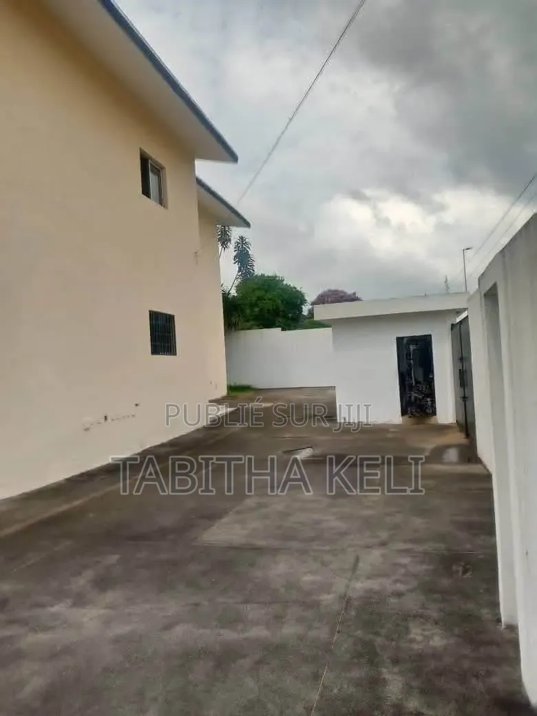 14chbre Duplex dans Francis Gweh, Cocody à Louer