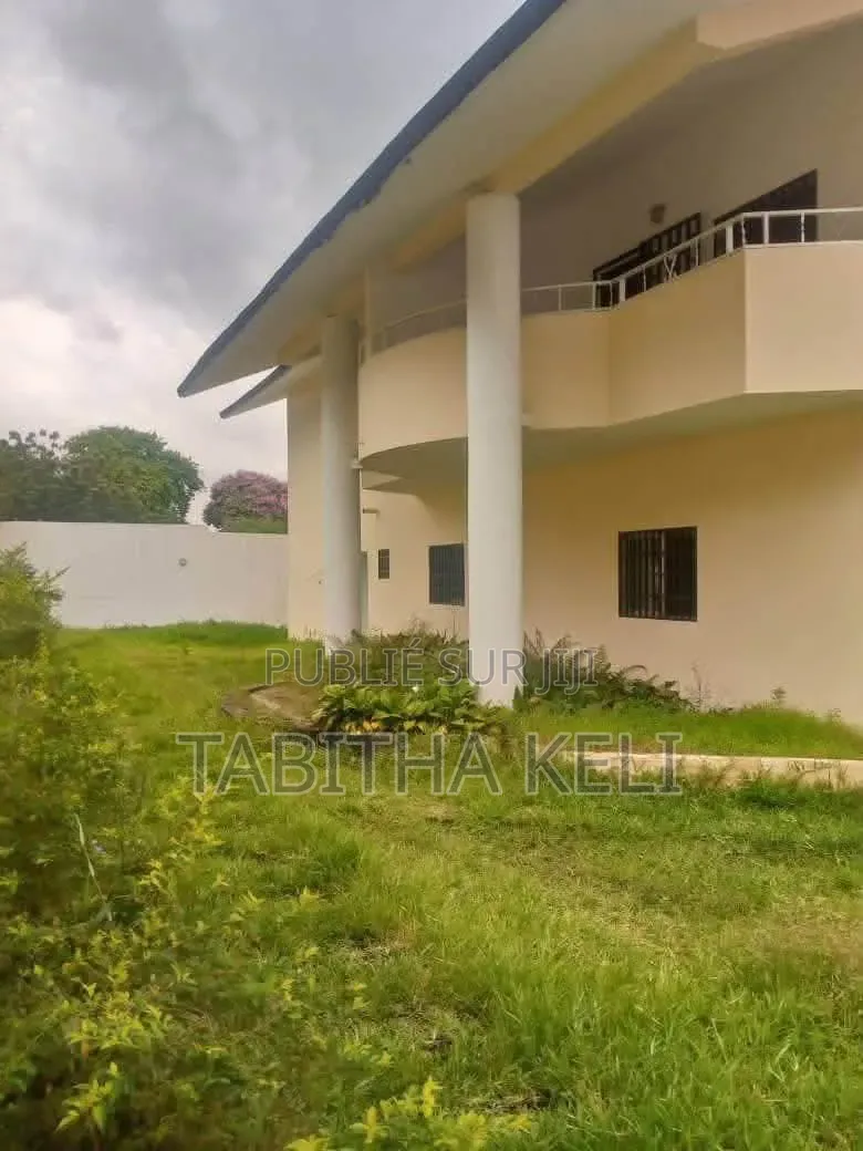 14chbre Duplex dans Francis Gweh, Cocody à Louer