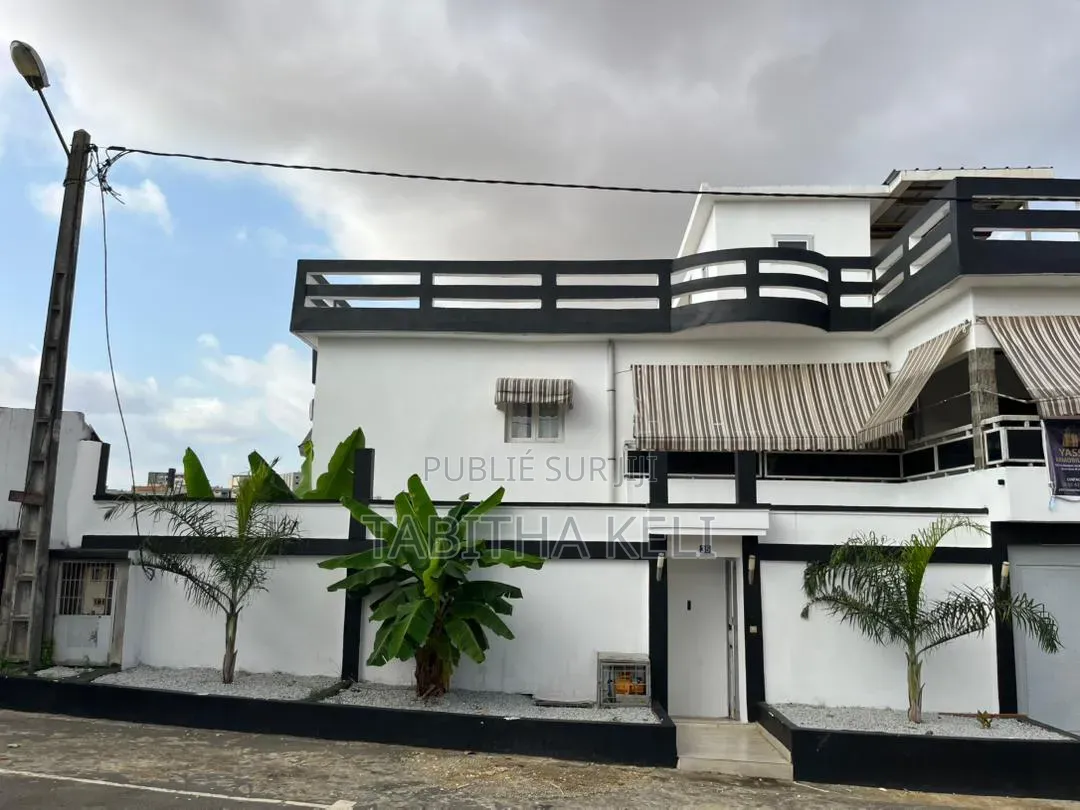 8chbre Duplex dans Cocody à Louer