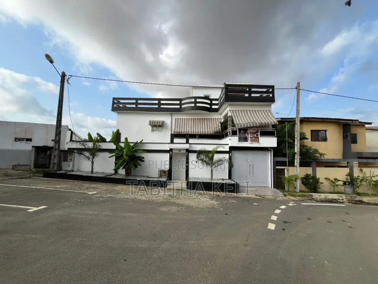 8chbre Duplex dans Cocody à Louer
