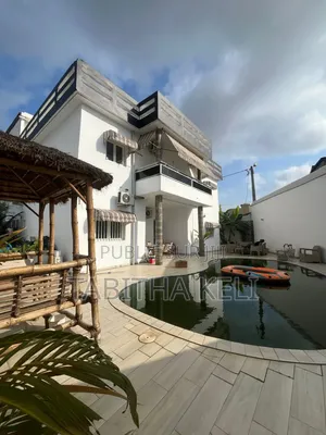 8chbre Duplex dans Cocody à Louer