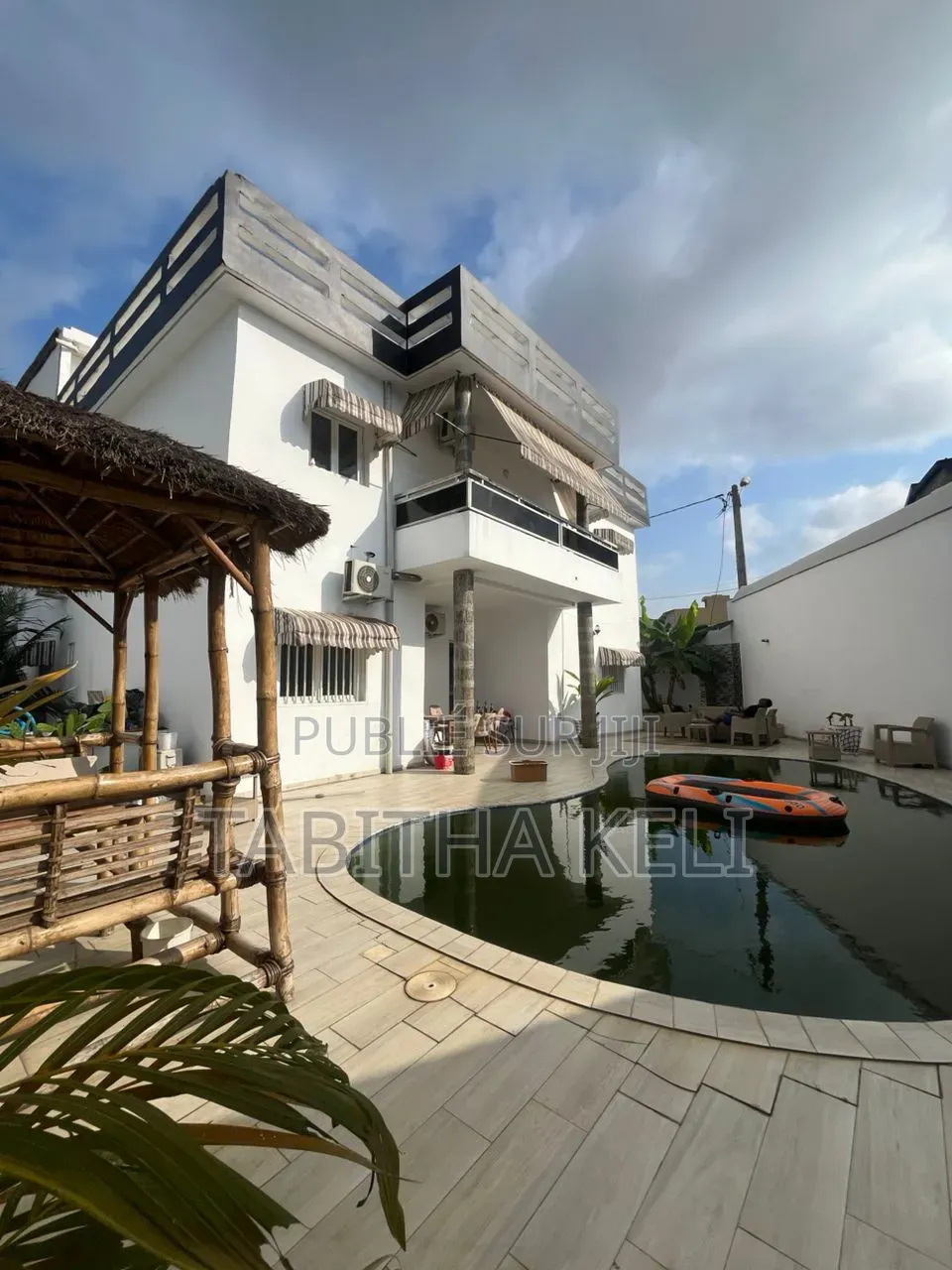 8chbre Duplex dans Cocody à Louer