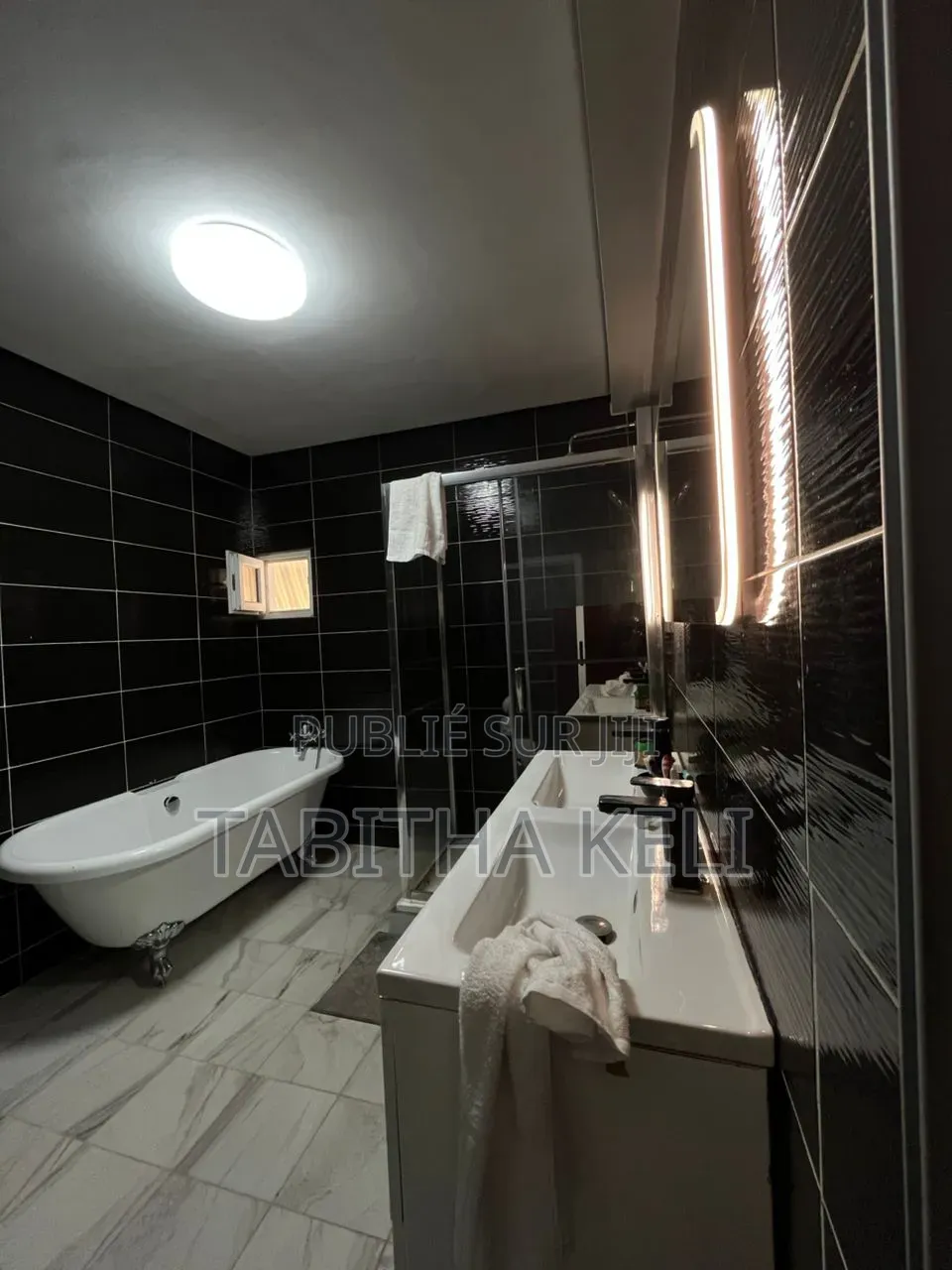 8chbre Duplex dans Cocody à Louer
