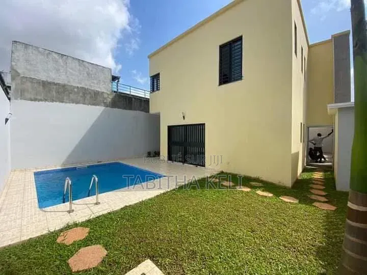 3chbre Duplex dans Cocody à Louer
