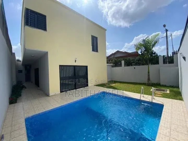 3chbre Duplex dans Cocody à Louer