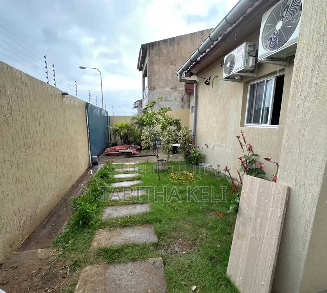 4chbre Duplex dans Cocody à Vendre