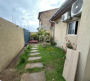 4chbre Duplex dans Cocody à Vendre
